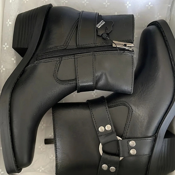 Women's Westinn Harness Booties size 5 - Picture 6 of 6